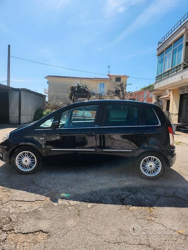 Usata Lancia Musa 90 CV (66 kW) 2009 Blu Monovolume