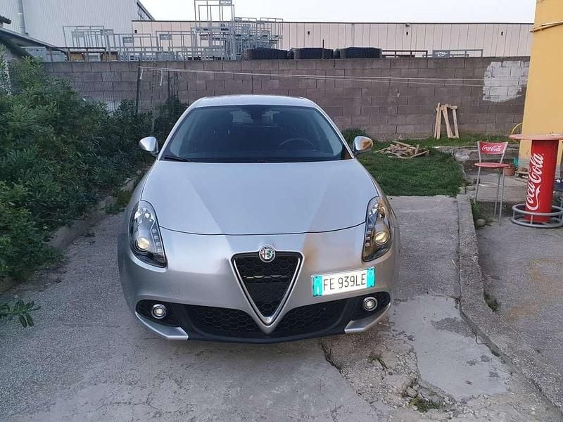 Usata Alfa Romeo Giulietta 120 CV (88 kW) 2016 Argento Utilitaria