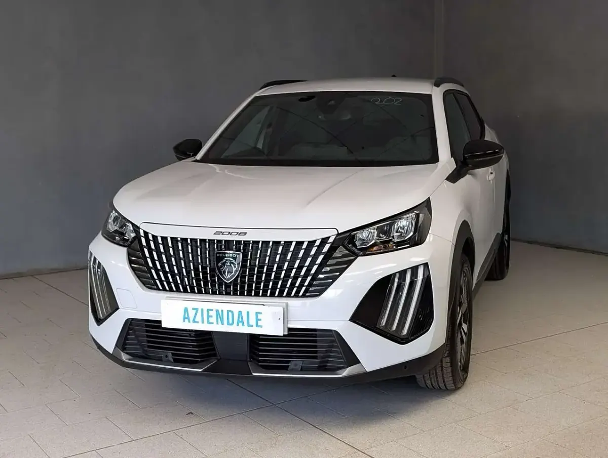 Usata Peugeot 2008 Allure 101 CV (74 kW) 2025 SUV
