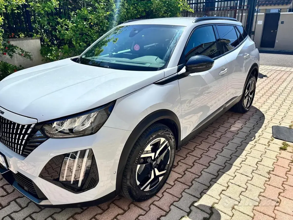 Usata Peugeot 2008 100 CV (73 kW) 2024 Bianco SUV
