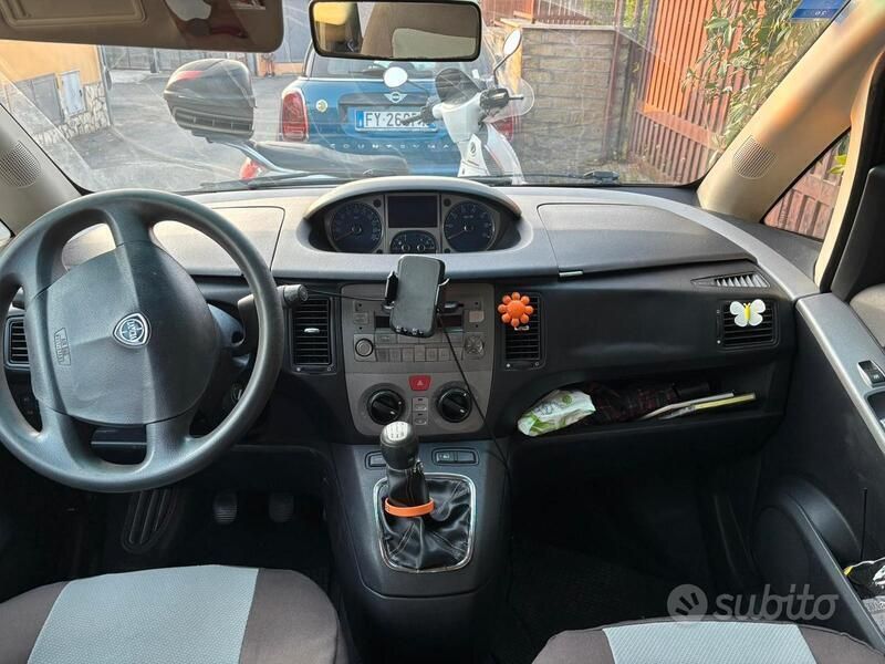 Usata Lancia Musa 90 CV (66 kW) 2008 Grigio Monovolume