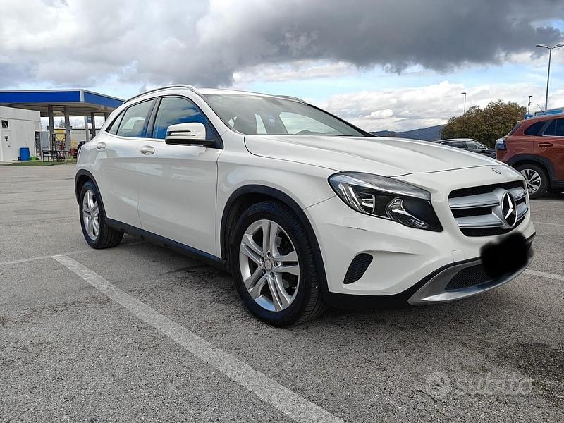 Usata Mercedes GLA200 136 CV (100 kW) 2015 Bianco SUV