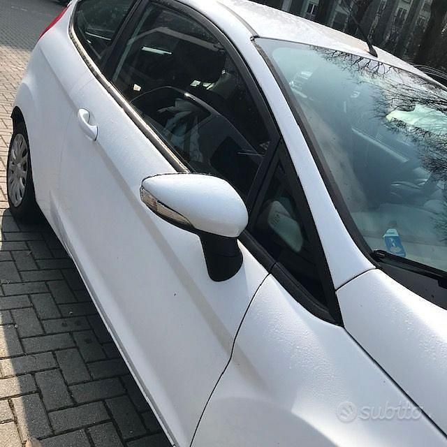 Bianco Usata 2011 Ford Fiesta Titanium Due volumi | 3400 € (Ottimo prezzo) - Immagine 1/4