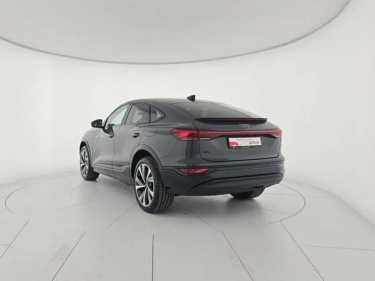 Nuova Audi Q6 e-tron Advanced 100 kW (136 CV) 2025 Grigio SUV