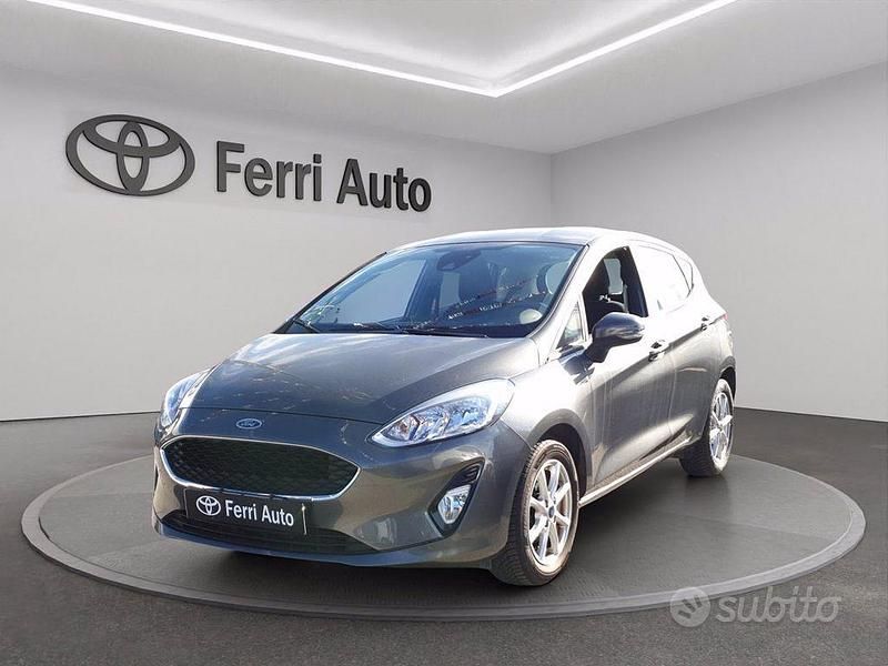 Grigio Usata 2017 Ford Fiesta Tre volumi | 10.400 € (Buon prezzo) - Immagine 1/4