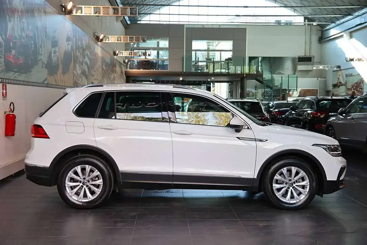 Begagnad VW Tiguan Life 150 HK (110 kW) 2022 Vit SUV