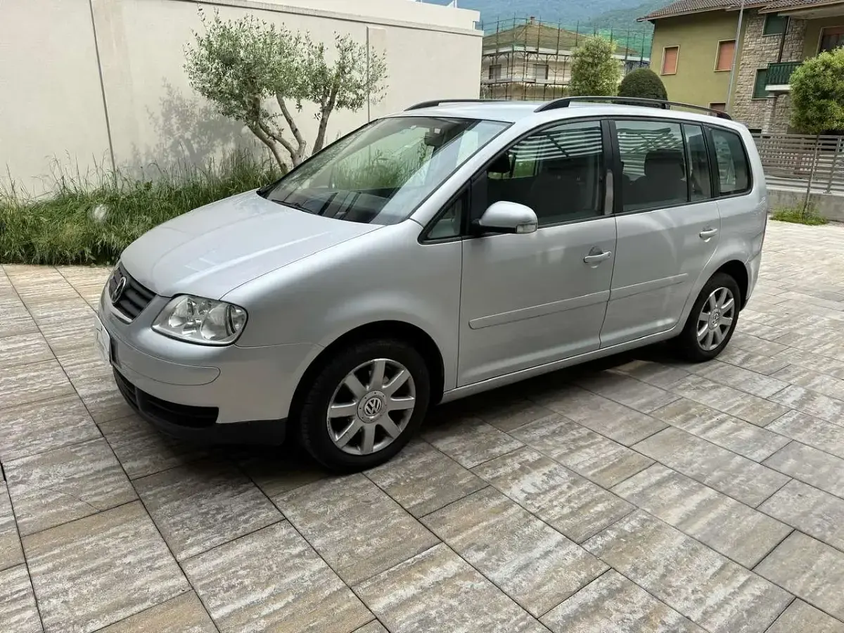 Usata VW Touran Trendline 105 CV (77 kW) 2005 Argento Monovolume