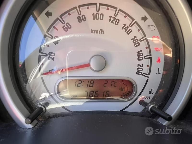 Usata Opel Agila 86 CV (63 kW) 2008 Rosso Utilitaria