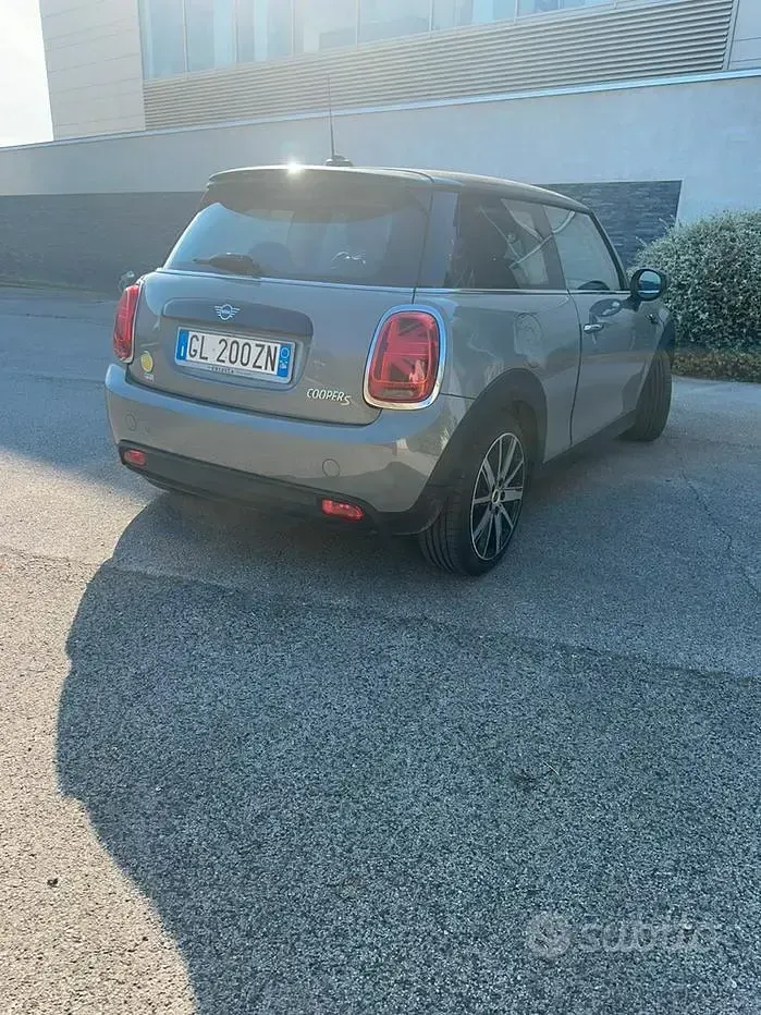 Usata Mini Cooper SE 75 kW (102 CV) 2022 Grigio Utilitaria