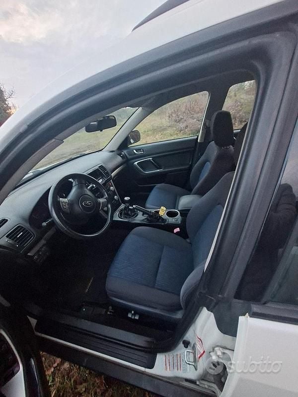 Usata Subaru Outback 150 CV (110 kW) 2008 Bianco Station wagon