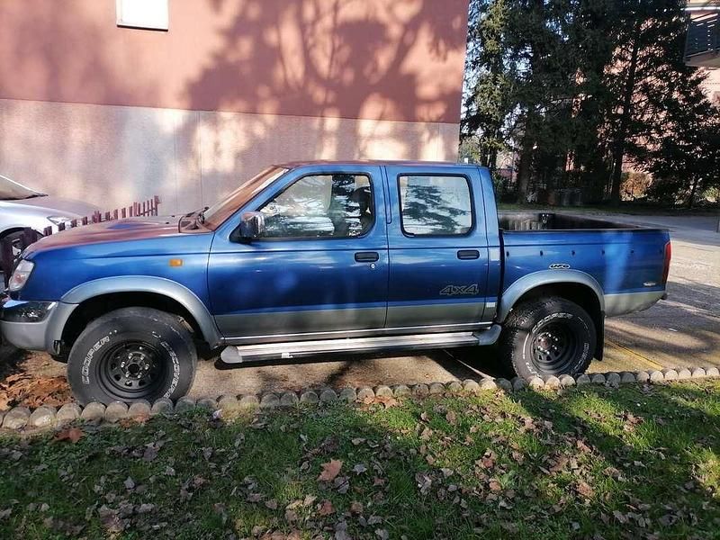 Usata Nissan Navara 103 CV (75 kW) 2001 Blu/azzurro Pick-up
