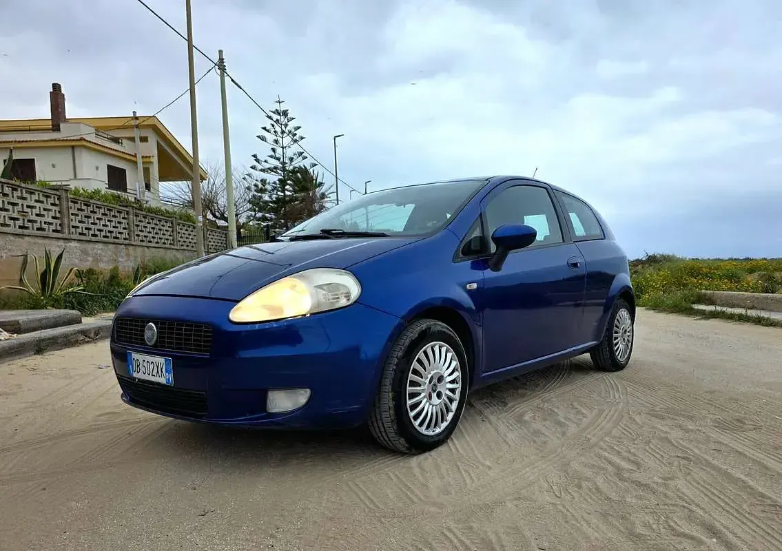 Usata Fiat Grande Punto Active 65 CV (47 kW) 2006 Blu/azzurro Utilitaria