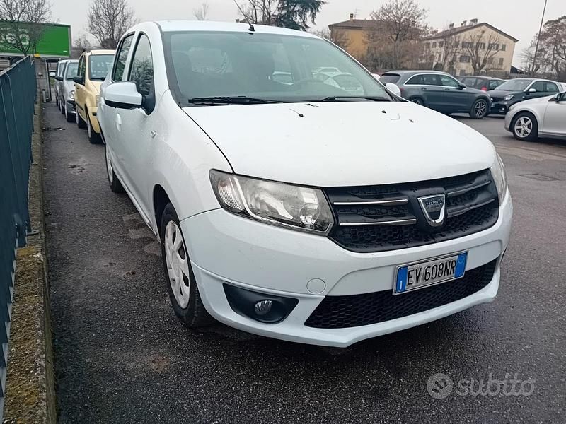 Usata Dacia Sandero Lauréate 75 CV (55 kW) 2014 Bianco Berlina