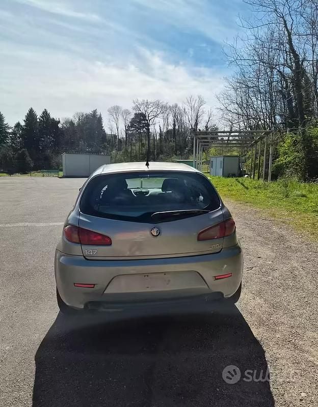 Usata Alfa Romeo 147 120 CV (88 kW) 2008 Grigio Utilitaria