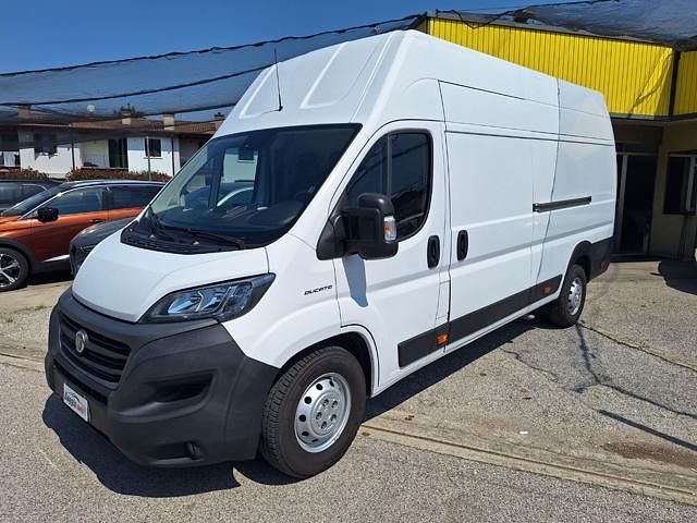Usata Fiat Ducato 140 CV (102 kW) 2019 Bianco pastello Furgone