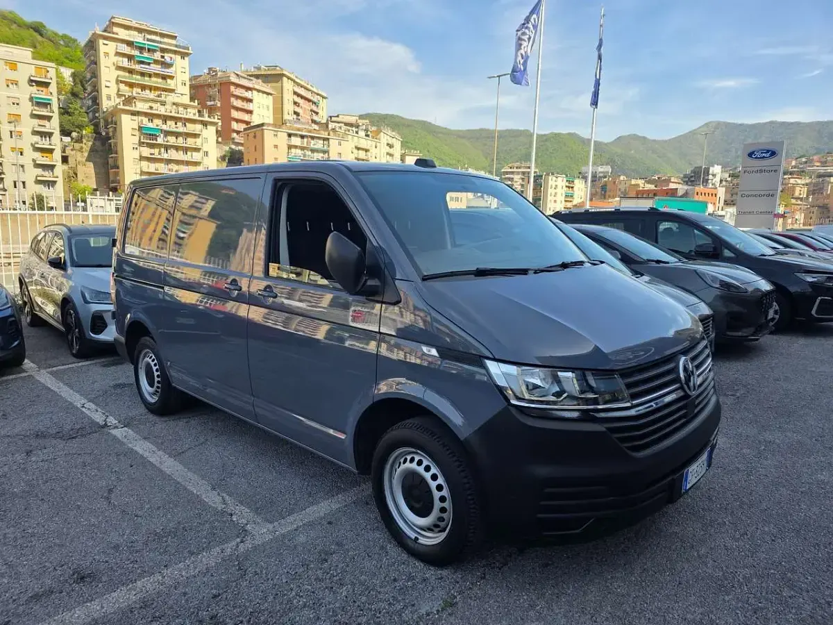 Usata VW T6.1 110 CV (80 kW) 2021 Grigio Furgone