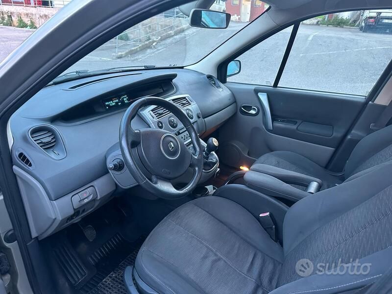Usata Renault Scénic II 106 CV (77 kW) 2007 Grigio Monovolume