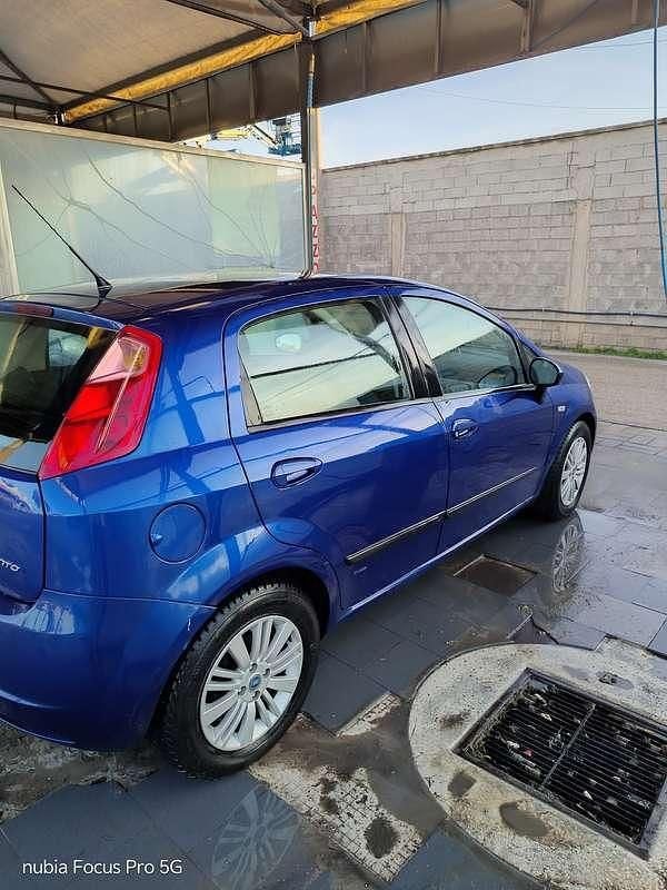 Usata Fiat Grande Punto Emotion 120 CV (88 kW) 2004 Blu/azzurro Utilitaria