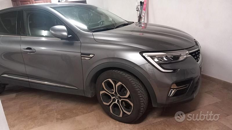 Usata Renault Arkana 145 CV (106 kW) 2022 Grigio SUV