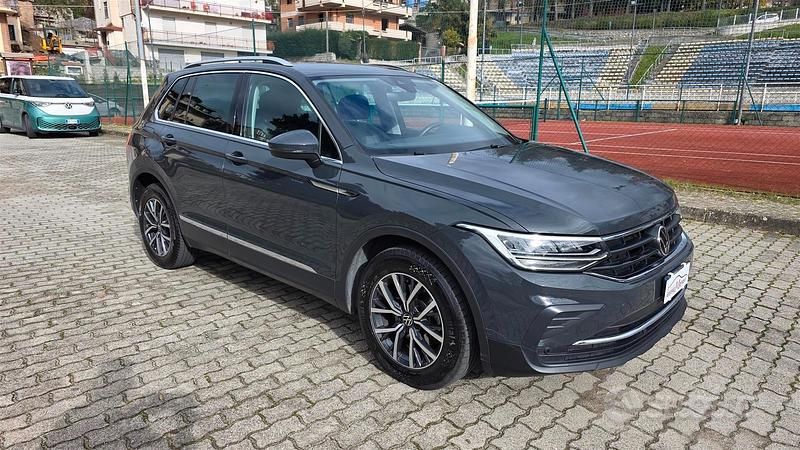 Usata VW Tiguan Elegance 150 CV (110 kW) 2023 Grigio SUV
