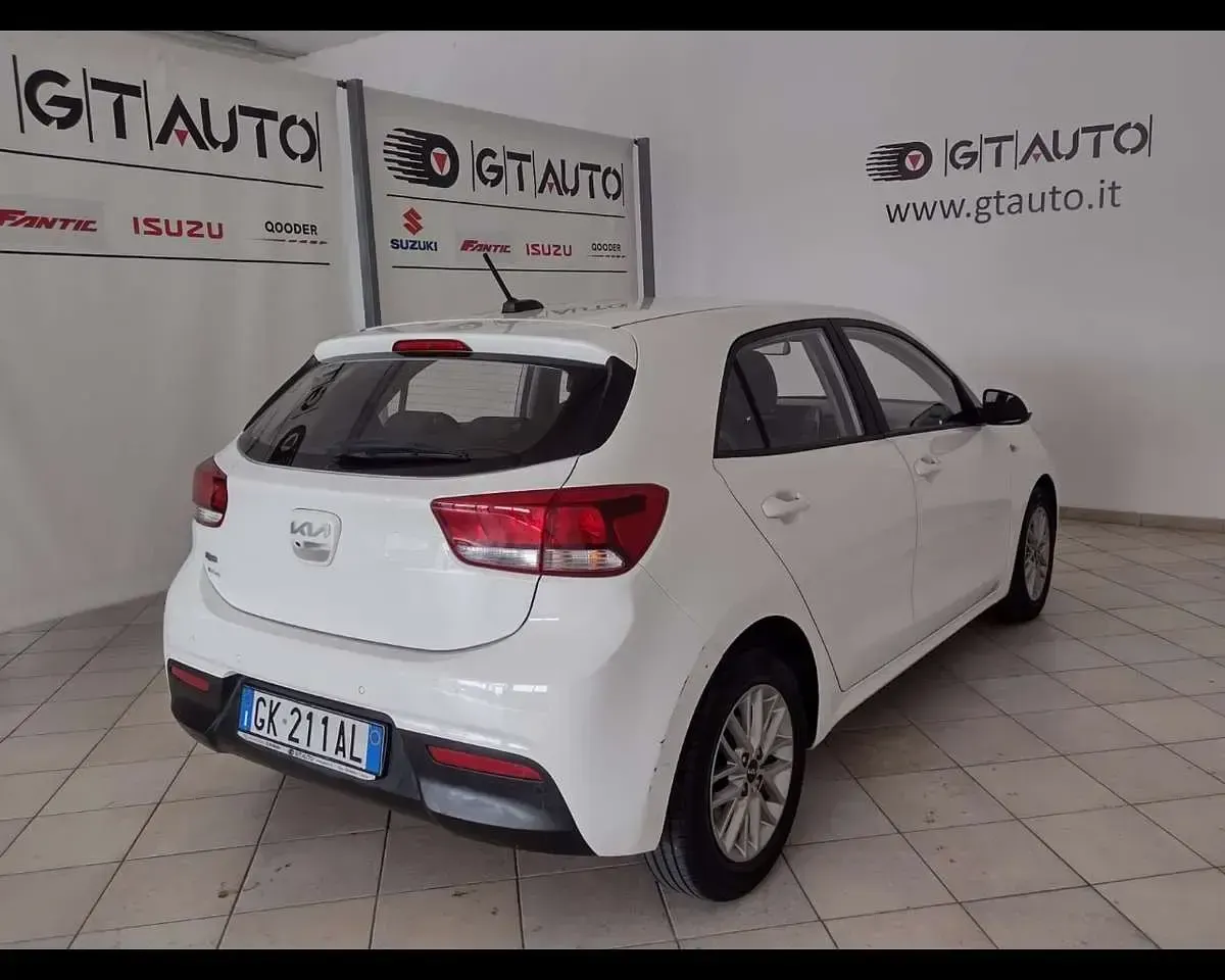 Usata Kia Rio Style 84 CV (61 kW) 2022 Bianco Berlina
