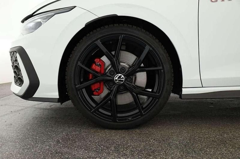 Usata VW Golf VIII GTI 265 CV (194 kW) 2024 Bianco pastello Berlina