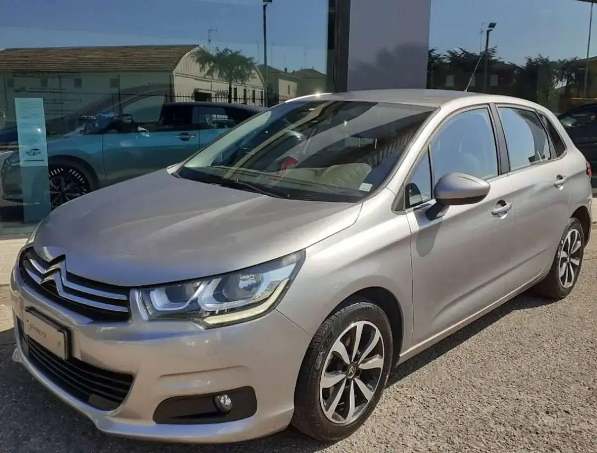 Usata Citroën C4 Feel 120 CV (88 kW) 2017 Argento / metallizzato Berlina