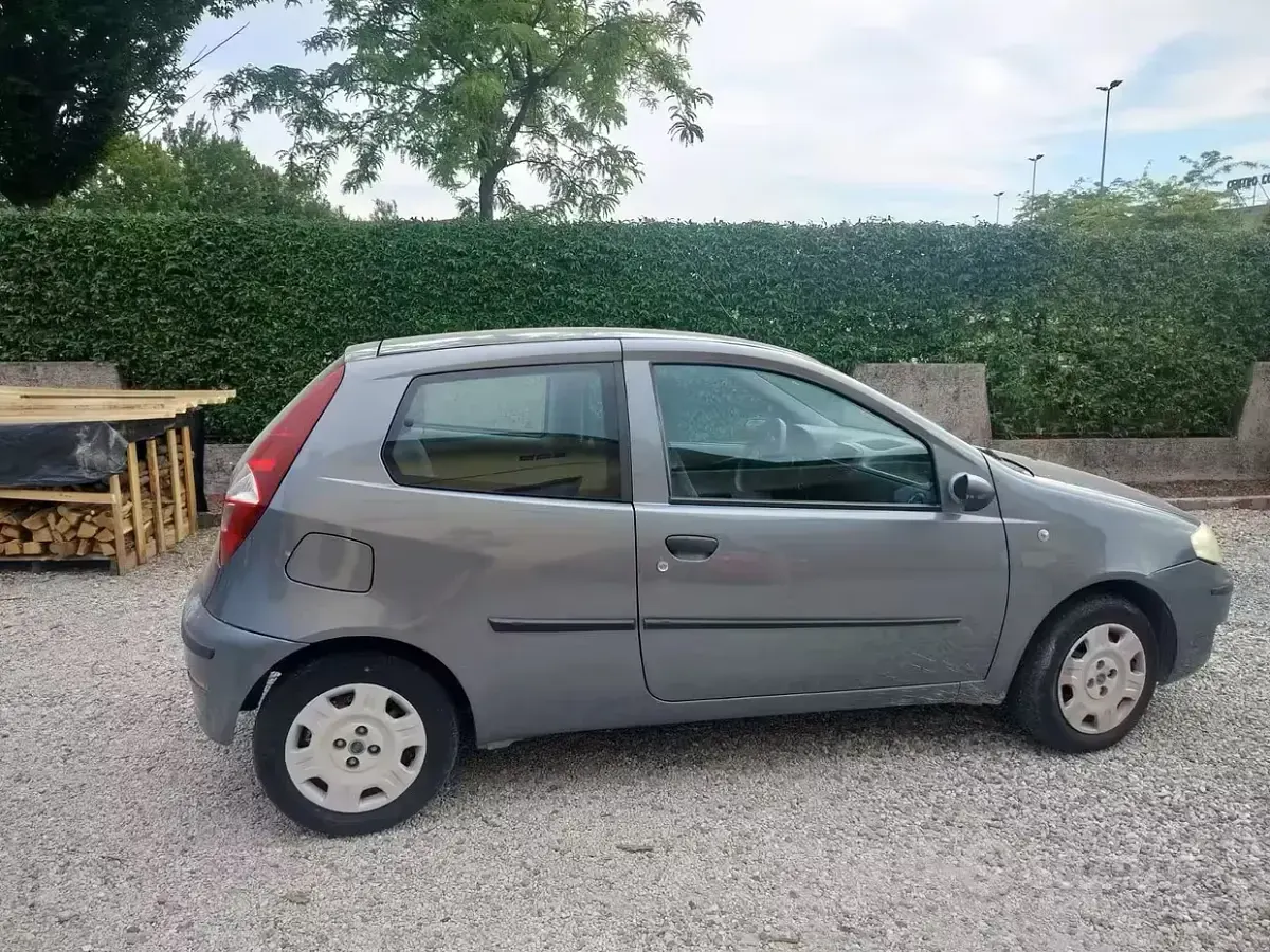 Usata Fiat Punto 60 CV (44 kW) 2004 Grigio Utilitaria