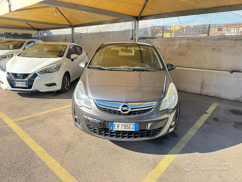 Usata Opel Corsa 75 CV (55 kW) 2014 Grigio Berlina