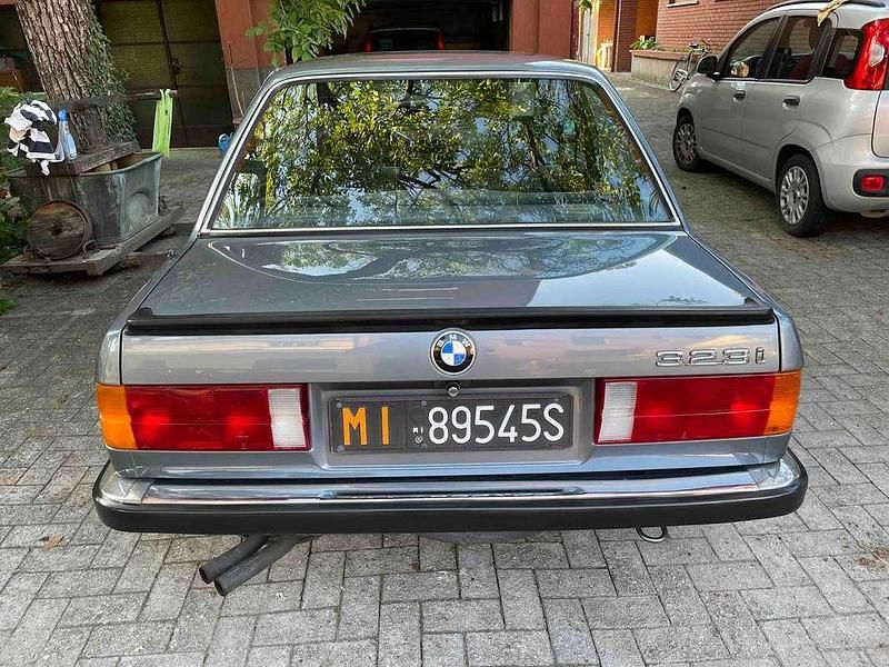 Begagnad BMW 323 Efficient Dynamics 139 HK (102 kW) 1983 Blå