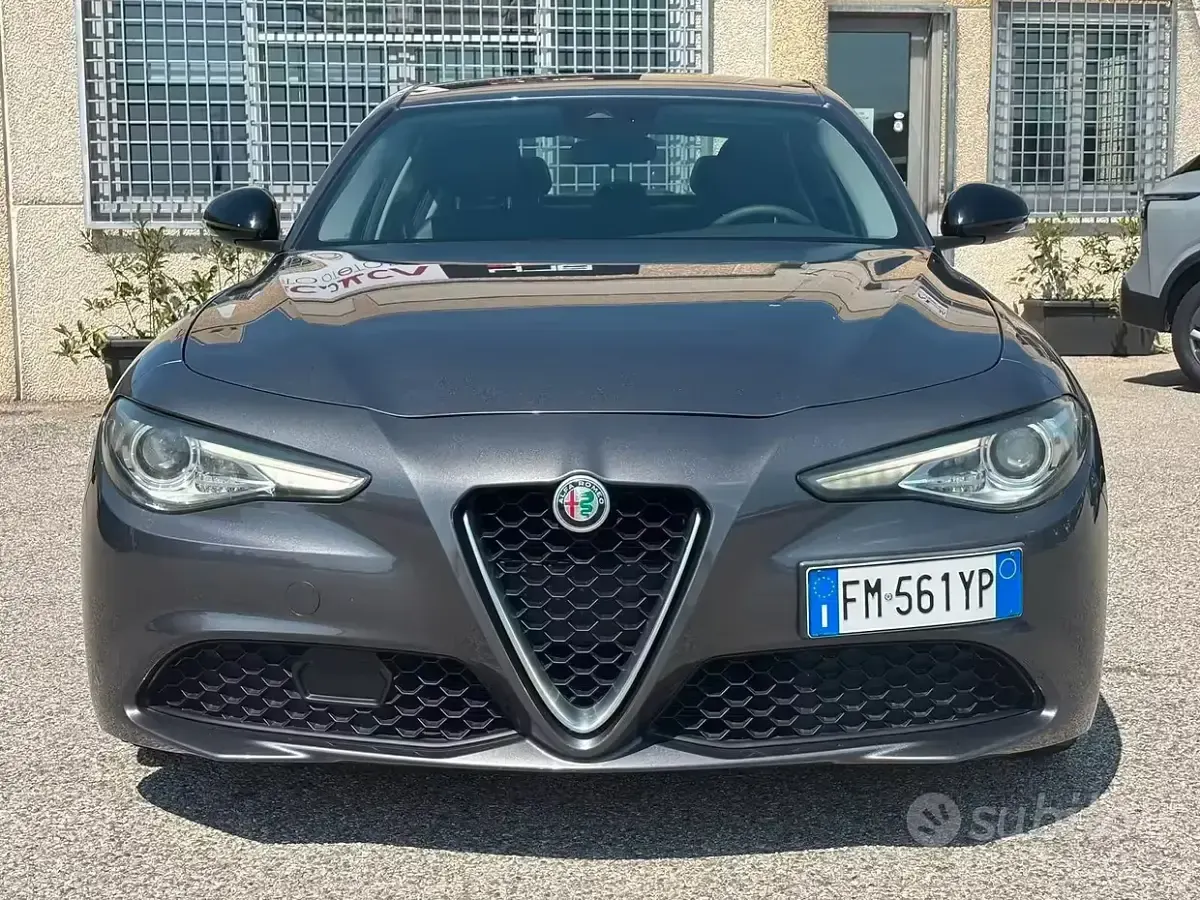 Usata Alfa Romeo Giulia Super 150 CV (110 kW) 2017 Grigio Berlina