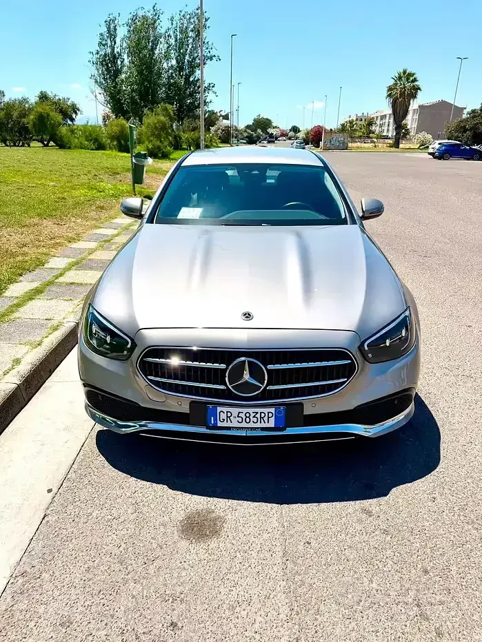 Usata Mercedes E220 194 CV (142 kW) 2021 Grigio Berlina