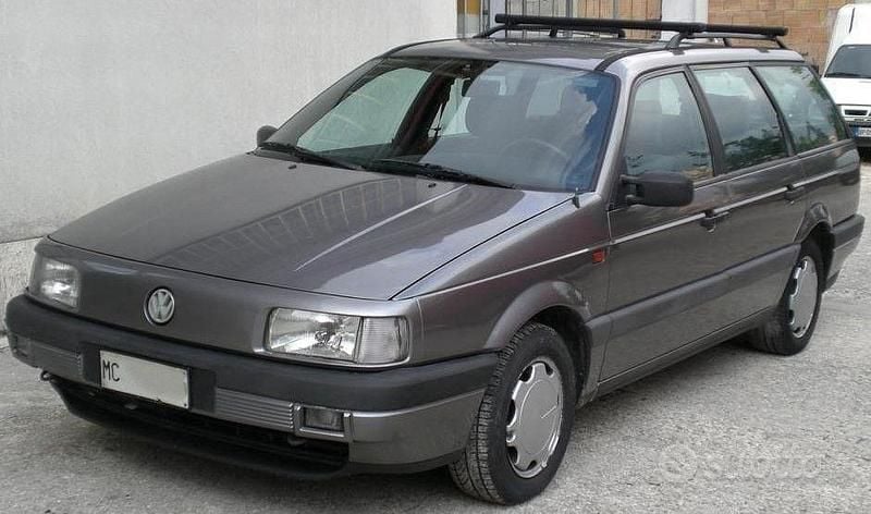Grigio Usata 1989 VW Passat Station wagon | 1900 € - Immagine 1/4