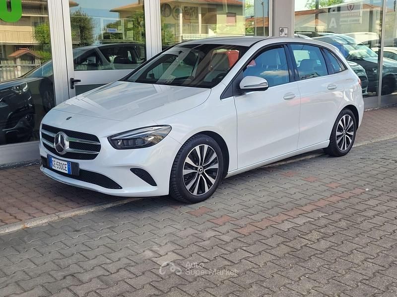 Bianco Usata 2021 Mercedes B180 Business Monovolume | 17.350 € (Buon prezzo) - Immagine 1/4