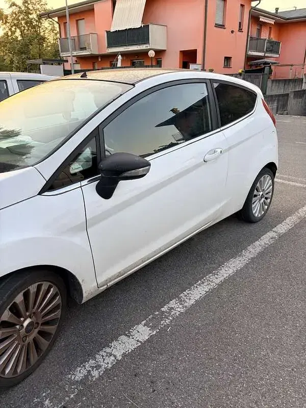 Begagnad Ford Fiesta Titanium 82 HK (60 kW) 2009 Sedan