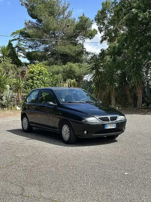 Usata Lancia Ypsilon 60 CV (44 kW) 2000 Nero Utilitaria