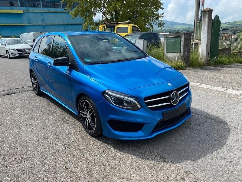 Usata Mercedes B220 177 CV (130 kW) 2016 Blu Monovolume