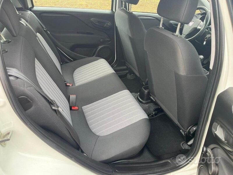 Usata Fiat Punto Lounge 95 CV (69 kW) 2018 Bianco Utilitaria