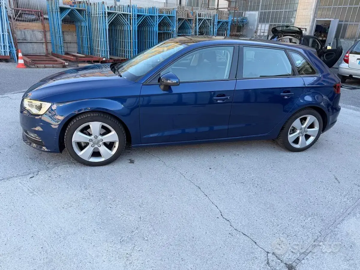 Usata Audi A3 Attraction 150 CV (110 kW) 2013 Blu Berlina