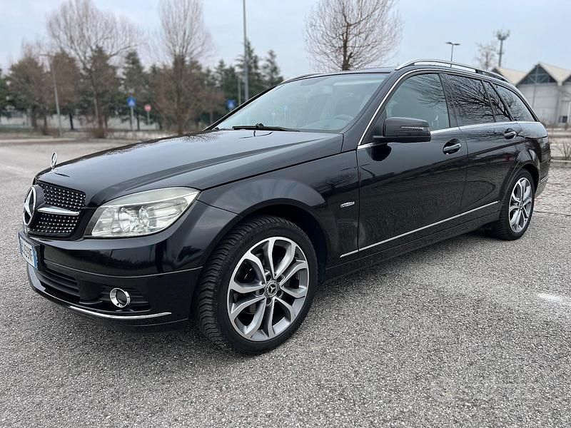 Usata Mercedes C200 136 CV (100 kW) 2010 Nero Station wagon