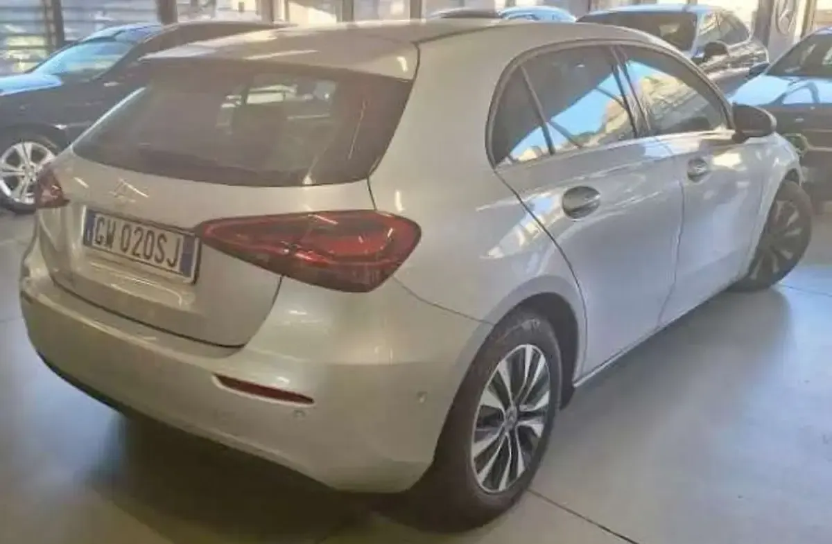 Usata Mercedes A180 116 CV (85 kW) 2024 Argento Berlina