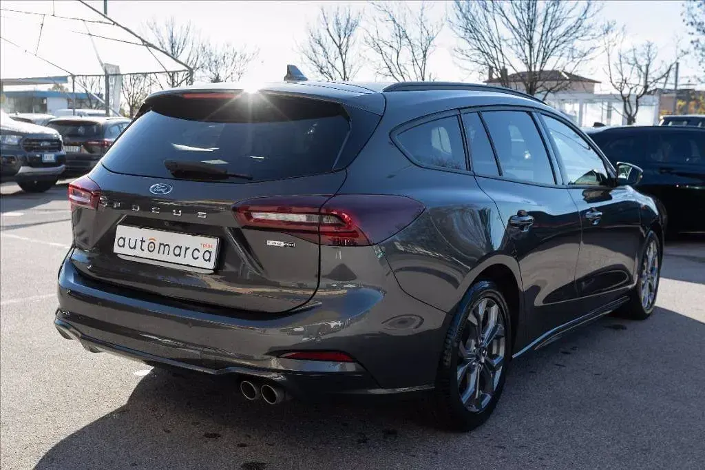 Usata Ford Focus ST-Line 125 CV (91 kW) 2022 Grigio metallizzato Station wagon
