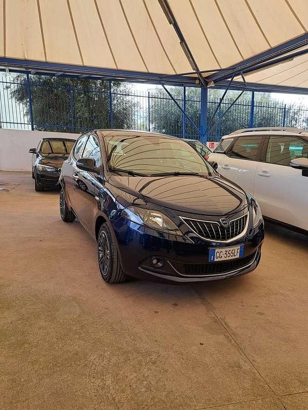 Usata Lancia Ypsilon Gold 69 CV (50 kW) 2021 Blu Utilitaria