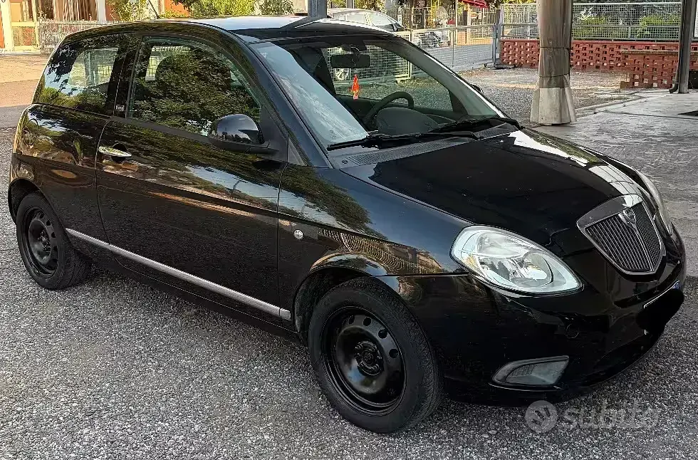 Usata Lancia Ypsilon 75 CV (55 kW) 2011 Nero Utilitaria