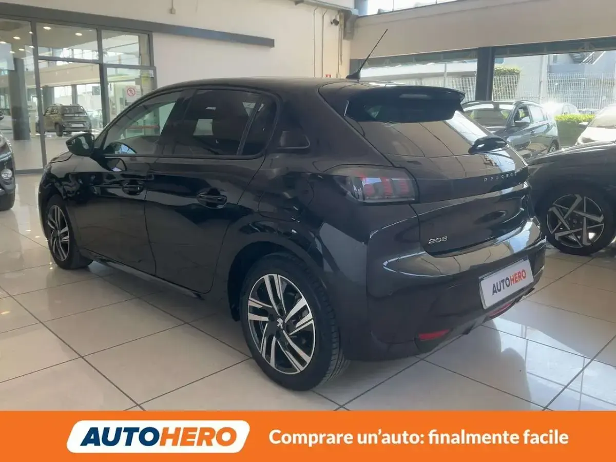 Usata Peugeot 208 Allure 101 CV (74 kW) 2023 Nero Utilitaria