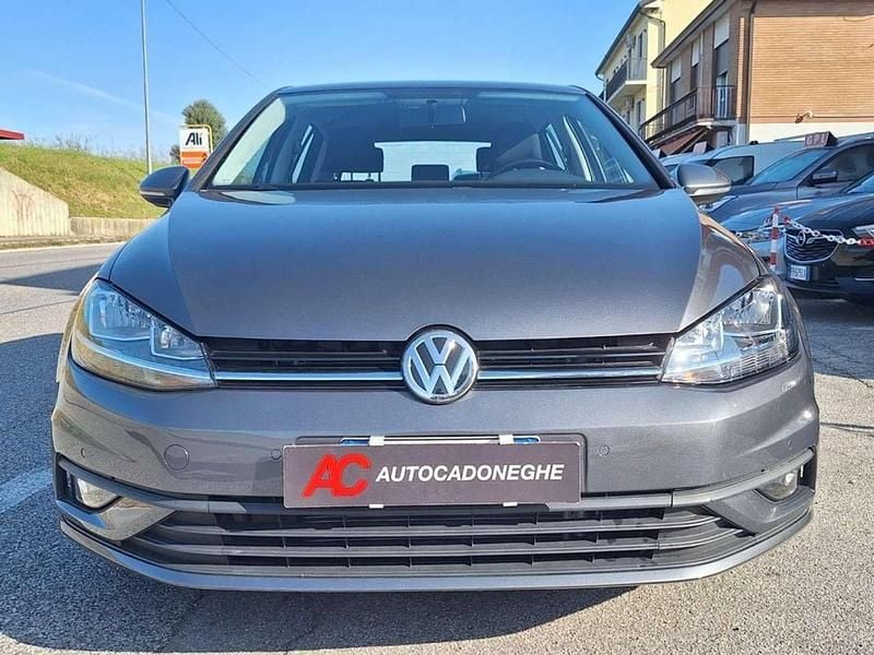 Grigio Usata 2020 VW Golf Tre volumi | 13.800 € (Ottimo prezzo) - Immagine 1/4