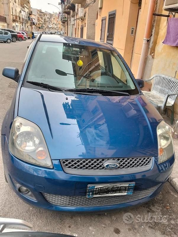 Usata Ford Fiesta 69 CV (50 kW) 2007 Blu Berlina