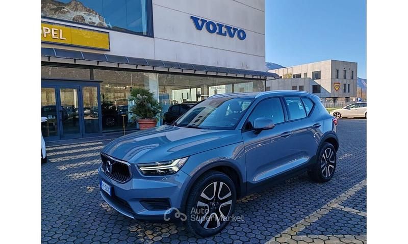 Usata Volvo XC40 Momentum 163 CV (119 kW) 2019 Argento SUV
