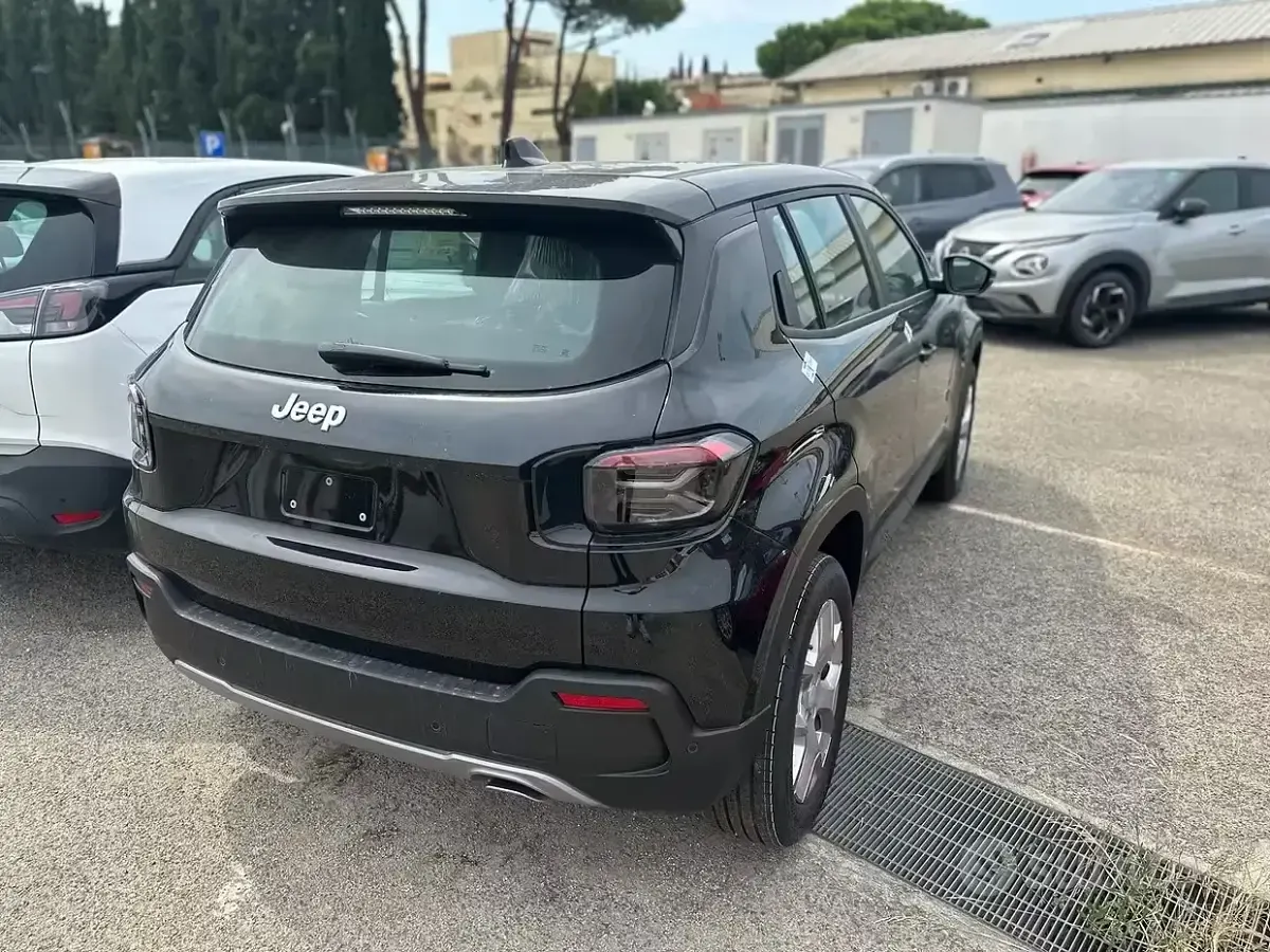 Usado Jeep Avenger Altitude 101 CV (74 kW) 2023 Negro SUV