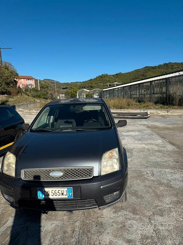 Usata Ford Fusion Collection 101 CV (74 kW) 2004 Grigio Berlina